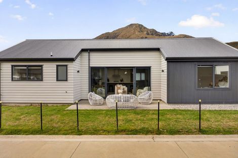 Photo of property in 17 Cumberland Road, Lower Shotover, Queenstown, 9304
