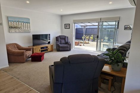 Photo of property in 64 Mettam Drive, Swanson, Auckland, 0614