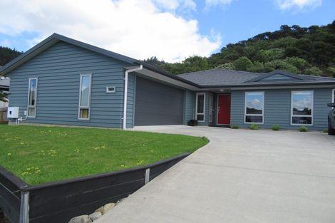 Photo of property in 27 Kurth Crescent, Silverstream, Upper Hutt, 5019