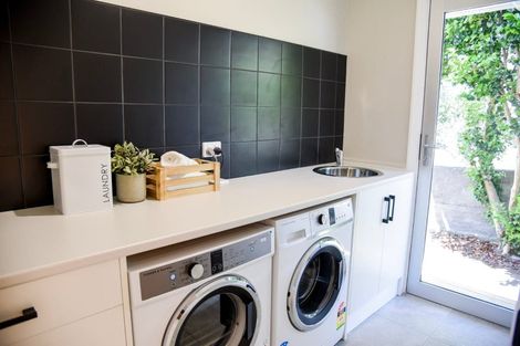 Photo of property in 5 Barton Street, Strandon, New Plymouth, 4312