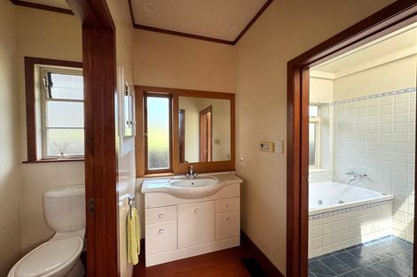 Photo of property in 41 Queensway, Three Kings, Auckland, 1024