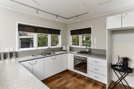 Photo of property in 3 Anchor Place, Beach Haven, Auckland, 0626