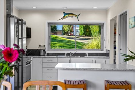 Photo of property in 11 Springbank Lane, Te Atatu Peninsula, Auckland, 0610