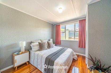 Photo of property in 2 Singers Road, Korokoro, Lower Hutt, 5012
