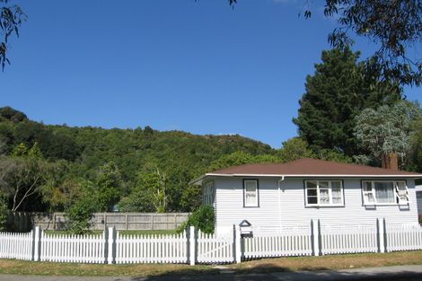 Photo of property in 12 Molloys Road, Te Marua, Upper Hutt, 5018