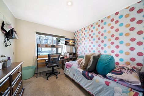 Photo of property in 1 Riesling Place, Henderson, Auckland, 0612