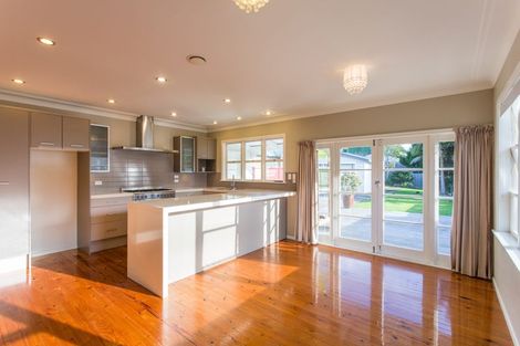 Photo of property in 16 Croydon Road, New Lynn, Auckland, 0600
