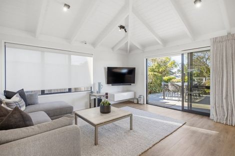 Photo of property in 253 Devonport Road, Tauranga, 3110