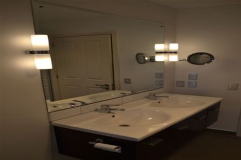 Photo of property in 53 Strowan Road, Strowan, Christchurch, 8052