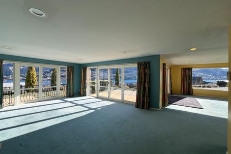 Photo of property in 2 Garland Terrace, Kelvin Heights, Queenstown, 9300