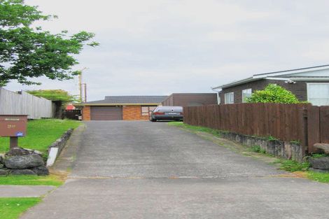 Photo of property in 2/9 Clayburn Road, Glen Eden, Auckland, 0602