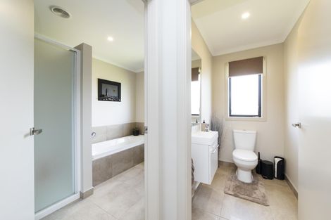 Photo of property in 34 Cyprus Place, Fitzherbert, Palmerston North, 4410