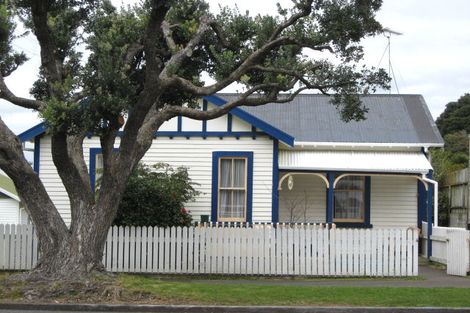 Photo of property in 7 Whiteley Street, Moturoa, New Plymouth, 4310