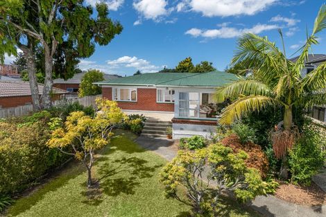 Photo of property in 11 Kingdale Road, Henderson, Auckland, 0610