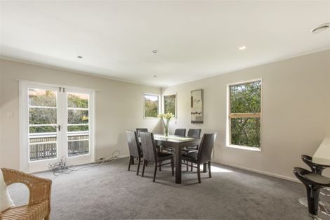 Photo of property in 96 Churton Drive, Churton Park, Wellington, 6037