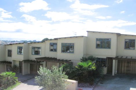 Photo of property in 3/12 Pannill Place, Oteha, Auckland, 0632