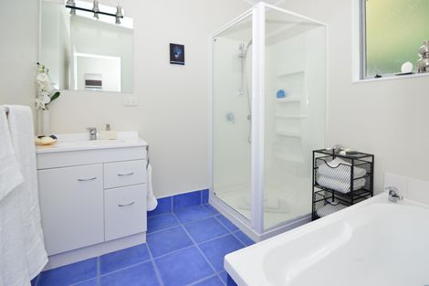 Photo of property in 3 Waiwera Place, Waiwera, Orewa, 0994