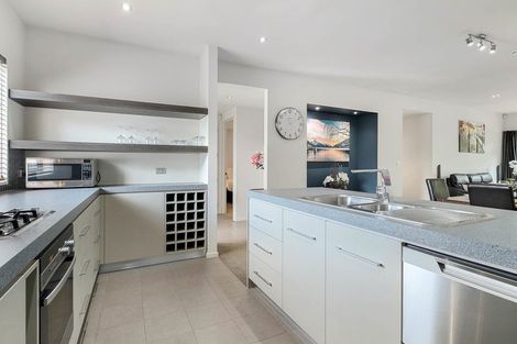 Photo of property in 8a Hallenstein Street, Queenstown, 9300