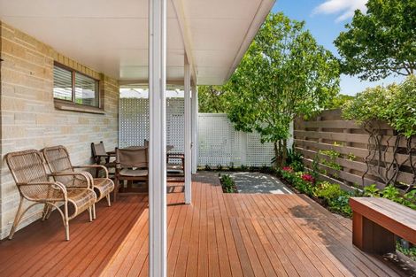 Photo of property in 57 Avenue Road, Greenmeadows, Napier, 4112