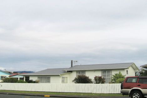 Photo of property in 3 Elder Grove, Paraparaumu, 5032