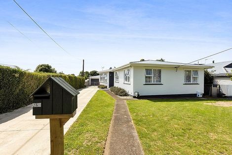 Photo of property in 261 Huatoki Street, Upper Vogeltown, New Plymouth, 4310