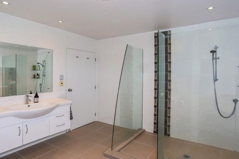 Photo of property in 42 Bream Revel Way, Karaka, Papakura, 2580