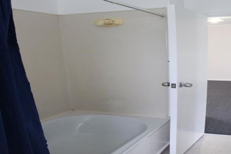 Photo of property in 7/38 Edmonton Road, Henderson, Auckland, 0612