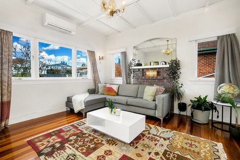 Photo of property in 16 Pasadena Avenue, Point Chevalier, Auckland, 1022