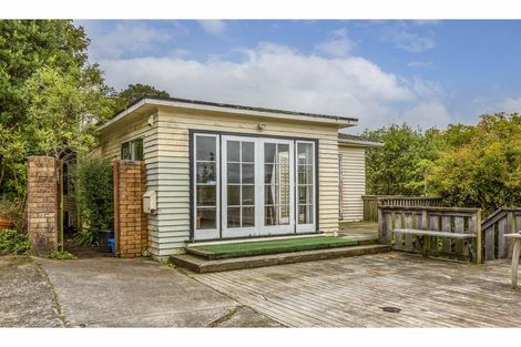 Photo of property in 24 Miromiro Road, Normandale, Lower Hutt, 5010