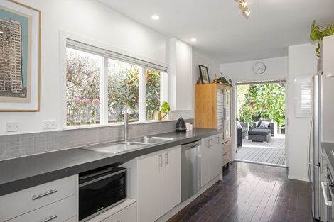 Photo of property in 264 Point Chevalier Road, Point Chevalier, Auckland, 1022