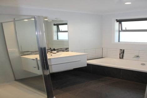 Photo of property in 210 Waikite Road, Welcome Bay, Tauranga, 3175