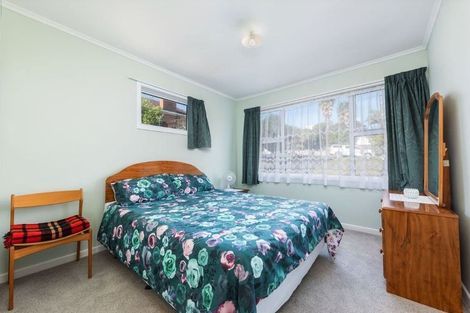 Photo of property in 74 Sylvan Crescent, Te Atatu South, Auckland, 0610