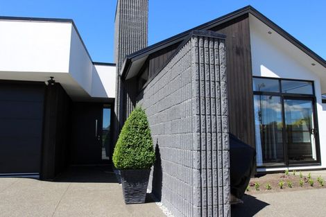 Photo of property in 16 Lorenzos Lane, Halswell, Christchurch, 8025