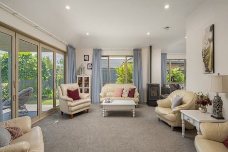 Photo of property in 32 Magnolia Drive, Springlands, Blenheim, 7201