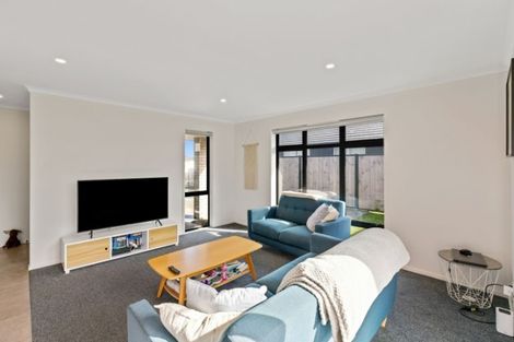 Photo of property in 14 Saint Michael Crescent, One Tree Point, 0118