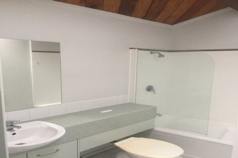 Photo of property in Metro Apartments, 16/220 Thorndon Quay, Pipitea, Wellington, 6011