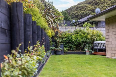 Photo of property in 27 Mooring Close, Whitby, Porirua, 5024