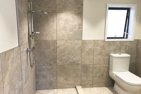 Photo of property in 1/150 Beach Road, Campbells Bay, Auckland, 0630