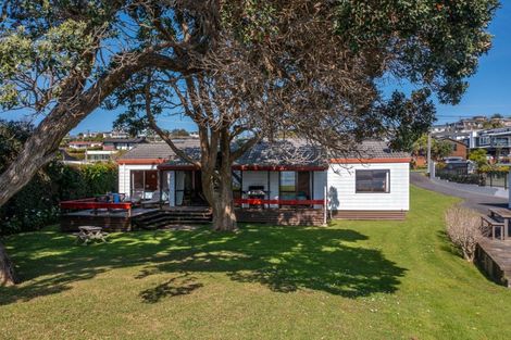 Photo of property in 68 Tindalls Bay Road, Tindalls Beach, Whangaparaoa, 0930