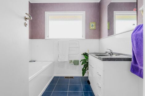 Photo of property in 27 Samuel Place, Queenwood, Hamilton, 3210