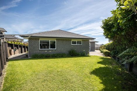 Photo of property in 3 Oakmont Crescent, Waiwhakaiho, New Plymouth, 4312