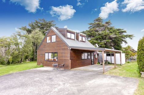 Photo of property in 2 Laingfield Terrace, Laingholm, Auckland, 0604