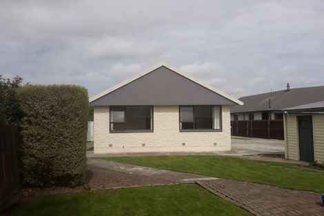 Photo of property in 33 Farquhars Road, Redwood, Christchurch, 8051