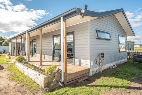 Photo of property in 12 Beaumaris Avenue, Castlecliff, Whanganui, 4501