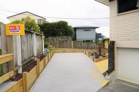 Photo of property in 1/79 Knights Road, Rothesay Bay, Auckland, 0630