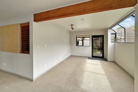 Photo of property in 1 The Esplanade, Eastern Beach, Auckland, 2012