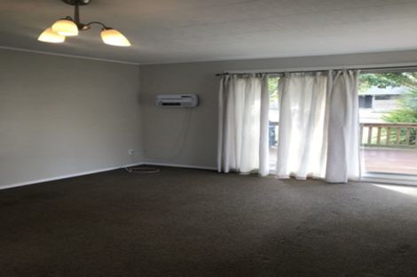 Photo of property in 16 Jenanne Place, Totara Vale, Auckland, 0629