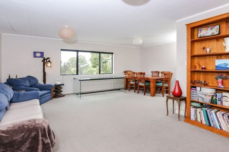 Photo of property in 2 Laingfield Terrace, Laingholm, Auckland, 0604