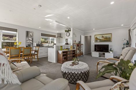 Photo of property in 2 Gardenia Avenue, Bell Block, New Plymouth, 4312