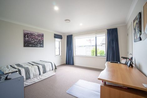 Photo of property in 4 Manhattan Court, Kelvin Grove, Palmerston North, 4414